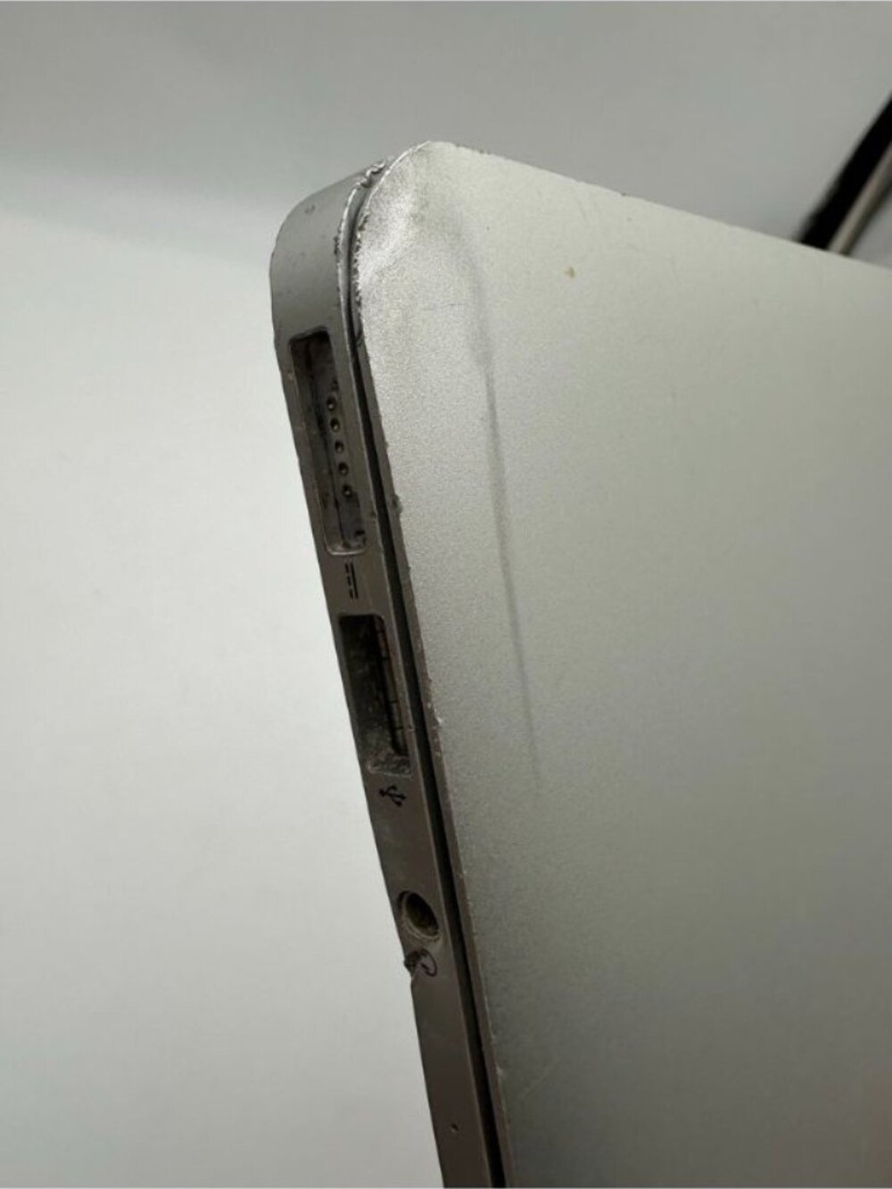 Apple MacBook Air 13" A1466 Early 2014 Intel Core i5 1.4GHz 4GB 128GB SSD - Picture 15 of 16